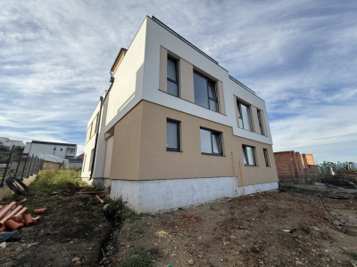 Duplex cu panoramă deosebită – aproape de VIVO, zonă de case! 