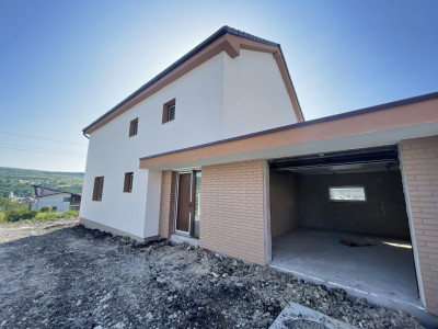 Duplex pentru familie – Locație liniștită în Chinteni!