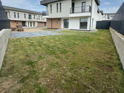 Case cuplate moderne în cartier privat – confort și intimitate garantate