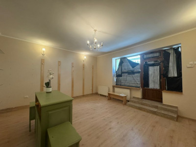 Spatiu biroi/comercial | Vitrina la strada | Zona Ultracentrala 