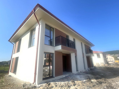 Duplex modern în zona centrală din Chinteni, ideal pentru familie 