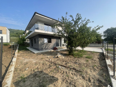 Casă individuală de vânzare – Liniște, natură și confort la tine ACASA 