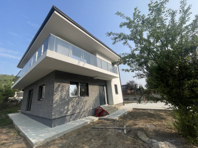 Casă individuală de vânzare – Liniște, natură și confort la tine ACASA 