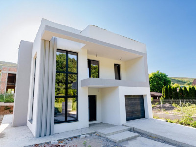 Casă Individuală  – Înconjurată de natură, priveliste panoramică ! 