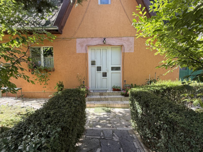 Casa individuală de vânzare – locație foarte avantajoasă, Zorilor 