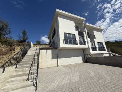Duplex cu priveliște spre lac – amenajare la cheie + posibilitate de amenajare! 
