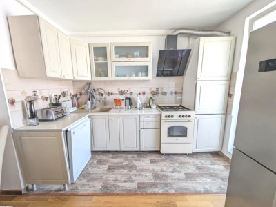| Apartament 3 camere | 74 mp | Parcare | Andrei Muresan |