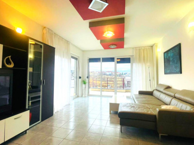 | Apartament 2 camere | Terasa generoasa | Parcare | Boxa | Zona Europa |