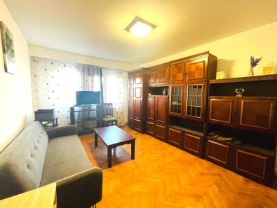 | Apartament 3 camere | 65 mp | Parcare | Zona P-ta Zorilor |