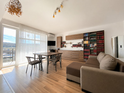 Apartament 2 camere, luminos, bloc cu lift, balcon ,baie cu geam –Calea Baciului