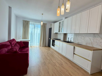 Apartament cu 3 camere, prima închiriere, parcare, zona Pod IRA
