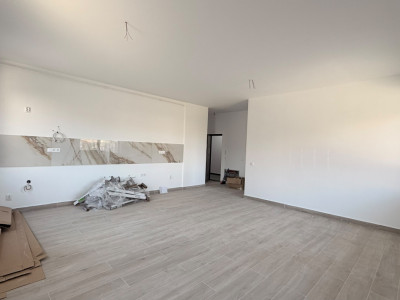 Apartament 3 camere, 2 bai,  finisat, bloc nou.
