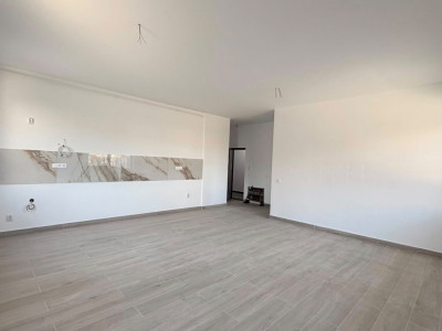 Apartament 3 camere, 2 bai, finisat, bucătărie mobilată