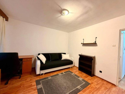 Garsoniera de inchiriat, etaj 1, strada Muncitorilor